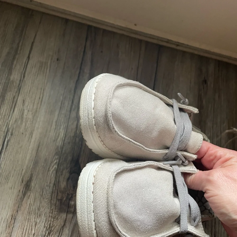 Hey Dude Wendy Cream Casual Shoes Excellent Condition sz 5